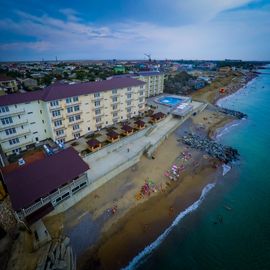 побережье возле гостиницы Орхидея в Крыму