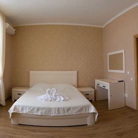 Спальное место в гостинице «Орхидея» в Николаевке, Крым