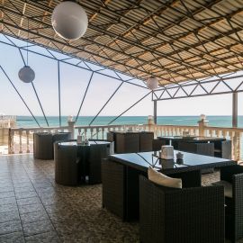 Кафе с видом на море в гостинице «Орхидея» в Николаевке в Крыму